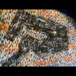 Lululemon Silver & Black Leggings, size 6